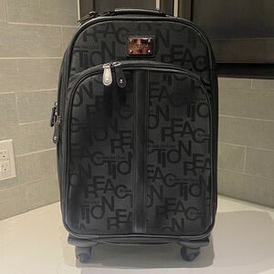 Kenneth Cole Reaction Spinner Luggage